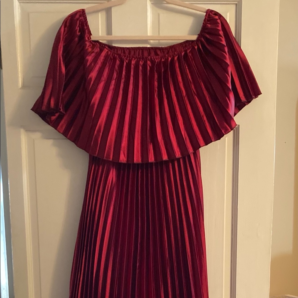 Maxi dress with pleats